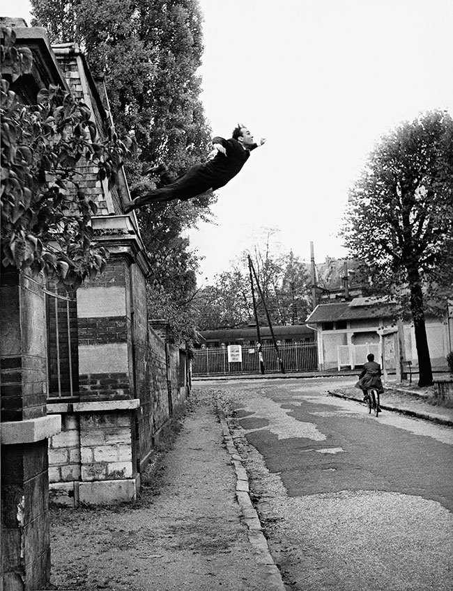 Yves Klein, El salto en el vacío, Octubre 1960, Archivos Yves Klein.